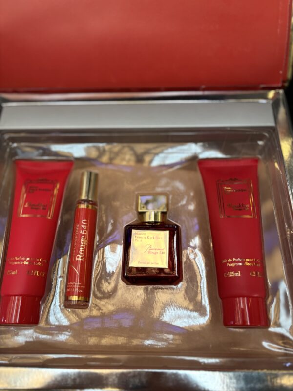 Baccarat Rouge 540 set